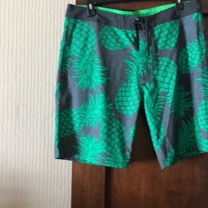 Men’s board shorts